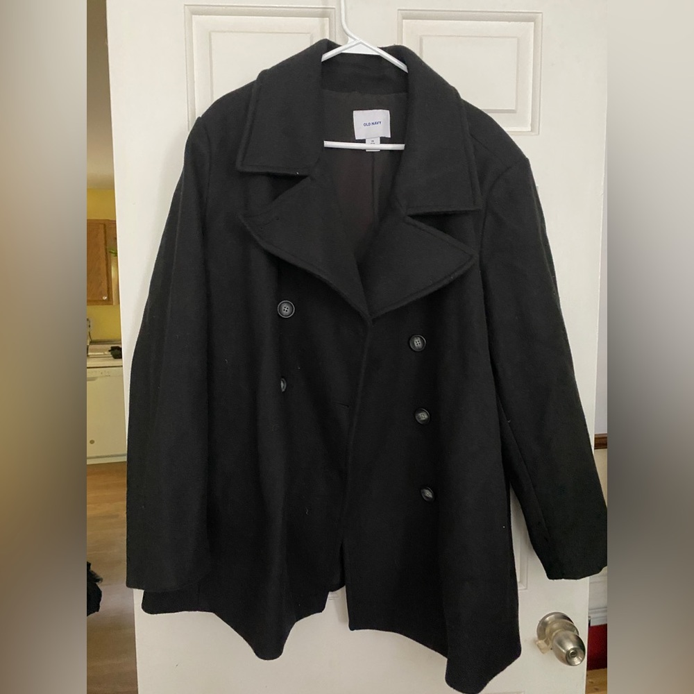 Old Navy women’s 2x black pea coat like new!